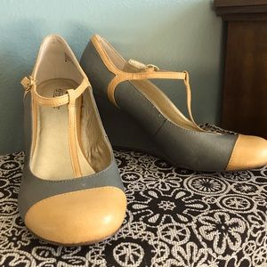 Seychelles vintage T-strap wedges